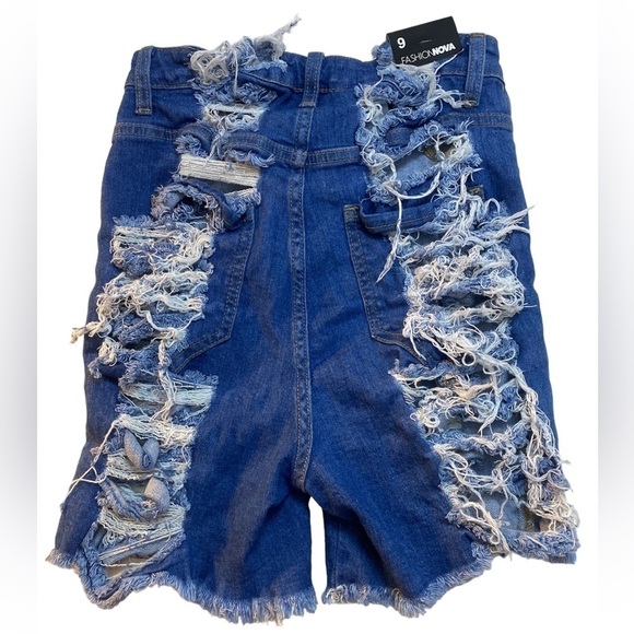 🆕Fashion Nova - Yes Now Distressed Bermuda Shorts - Picture 5 of 10